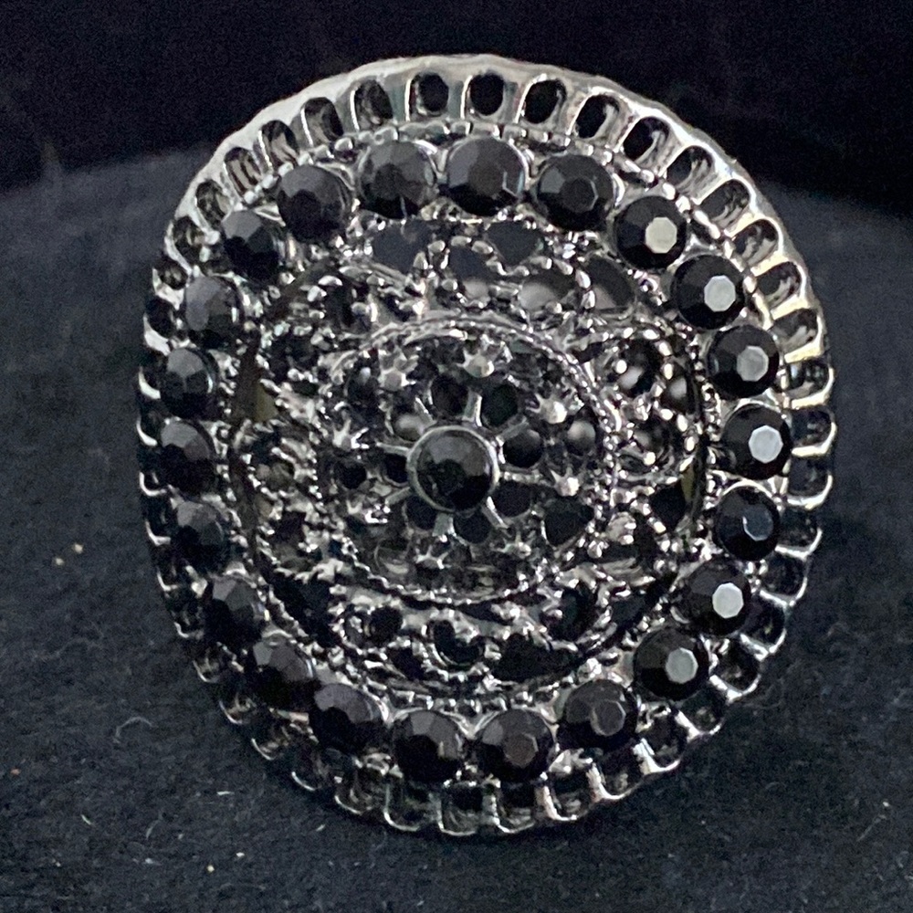 Vintage Silver BIG statement stretch ring with Black rhinestones